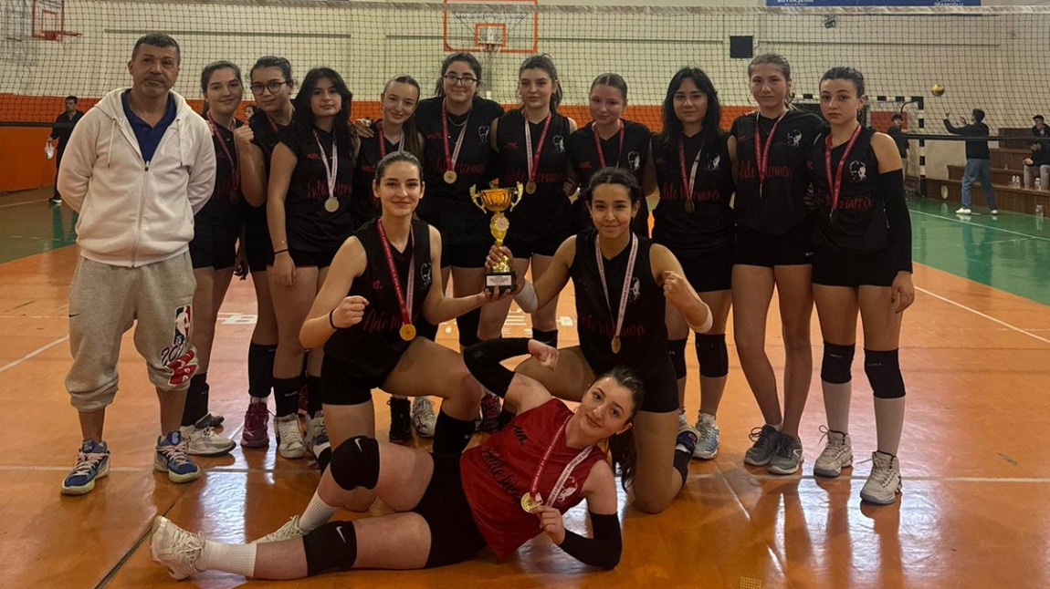 ZEYTİNBURNU LİSELER ARASI VOLEYBOL TAKIMIMIZ İLÇE ŞAMPİYONU OLMUŞTUR